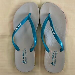 Coleen Wilcox size 6 flip flop